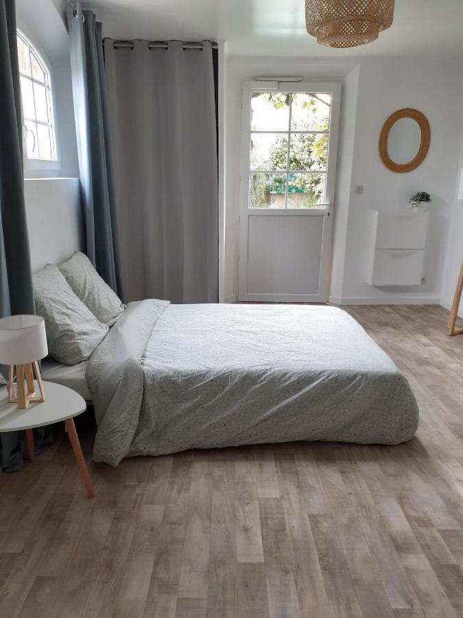 Superbe Grand Studio Tout Confort Avec Exterieur Poussan Buitenkant foto