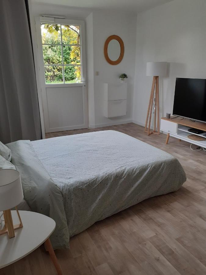 Superbe Grand Studio Tout Confort Avec Exterieur Poussan Buitenkant foto