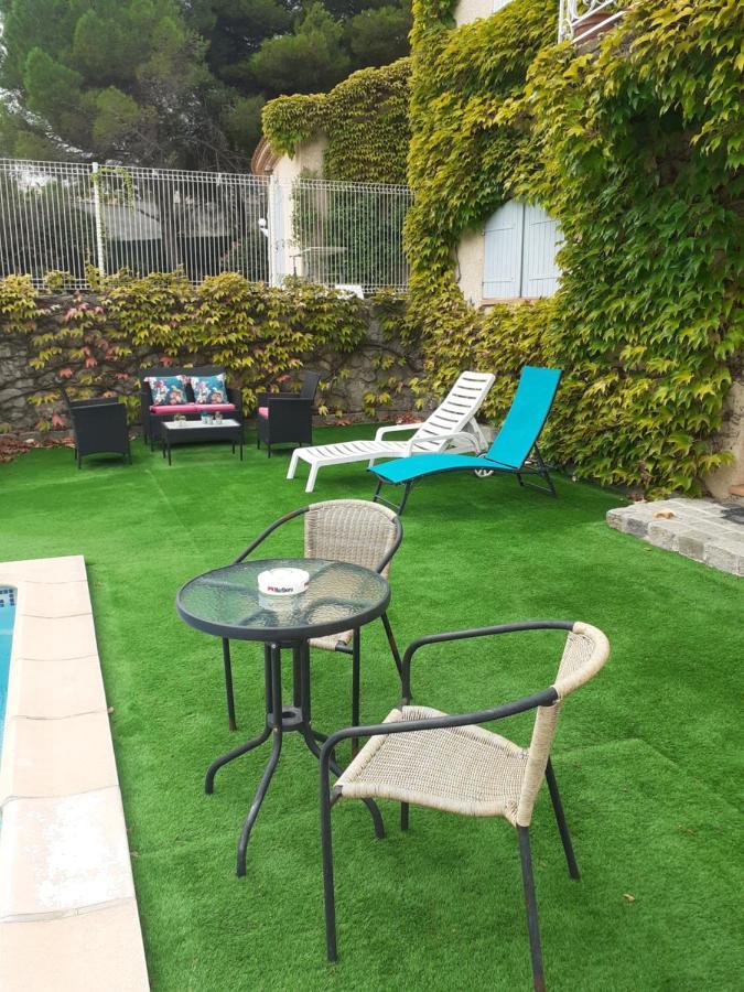 Superbe Grand Studio Tout Confort Avec Exterieur Poussan Buitenkant foto