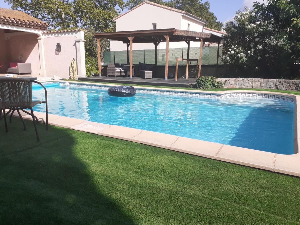 Superbe Grand Studio Tout Confort Avec Exterieur Poussan Buitenkant foto