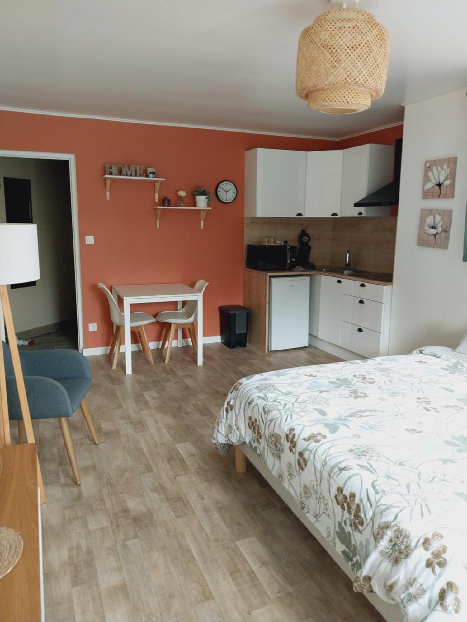 Superbe Grand Studio Tout Confort Avec Exterieur Poussan Buitenkant foto